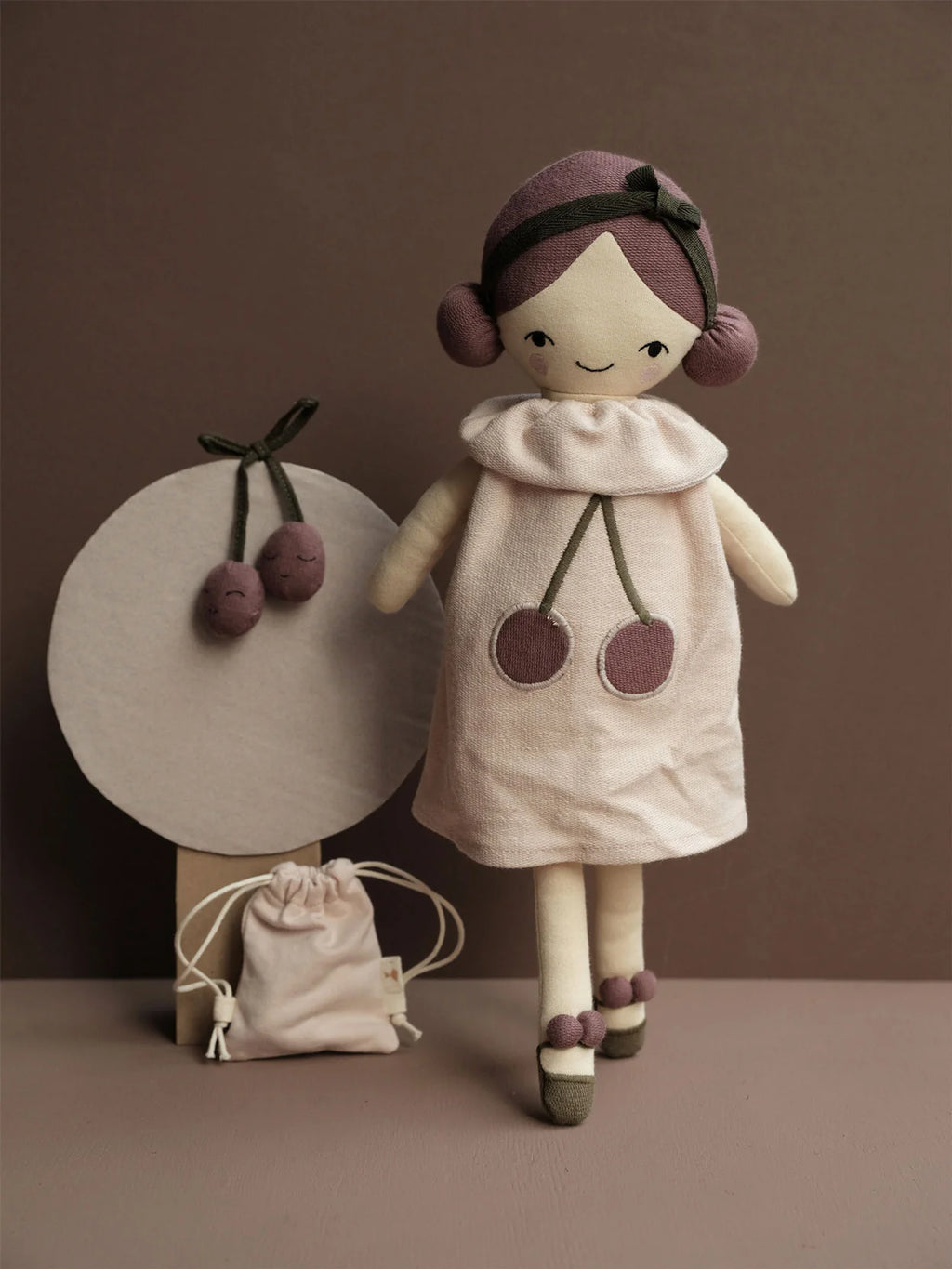 Muñeca de tela Cherry Pie – Fabelab